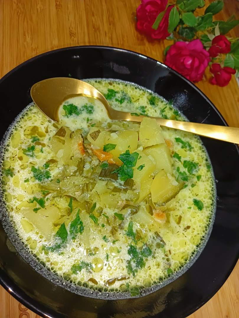 Zupa Ogórkowa Z Ziemniakami I Ryżem Z Ogórków Kiszonych W Curry Kulinarny Świat 4843