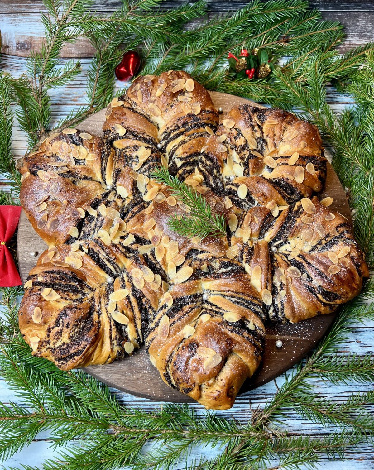 Drożdżowa gwiazda z makiem