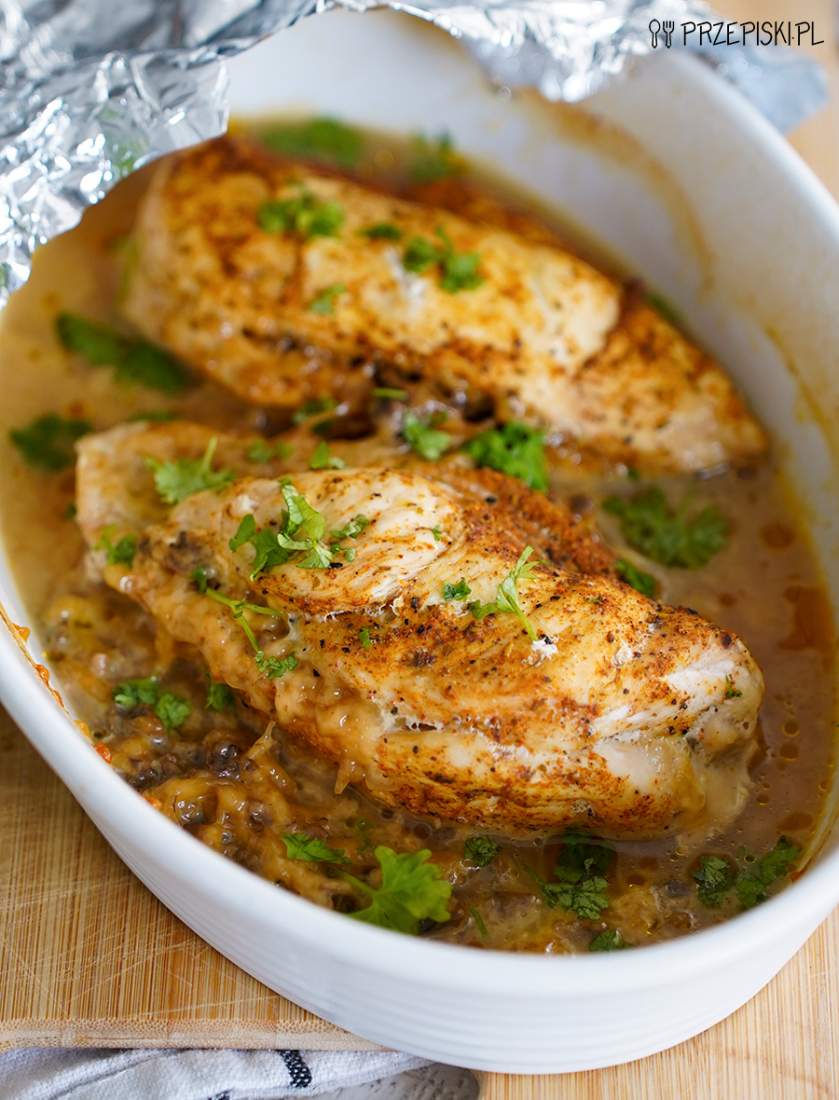 Filet z kurczaka faszerowany pieczarkami i serem