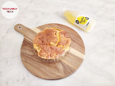 Wysokobiałkowy serniczek z puddingiem słony karmel