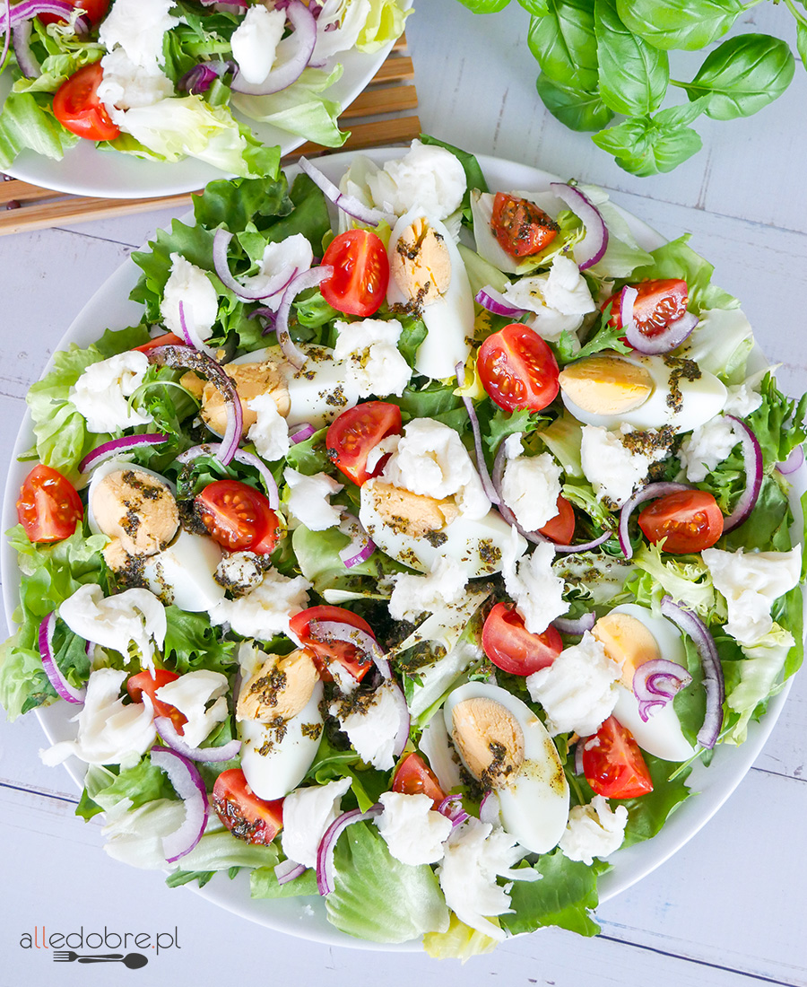 Sałatka z jajkiem i burattą