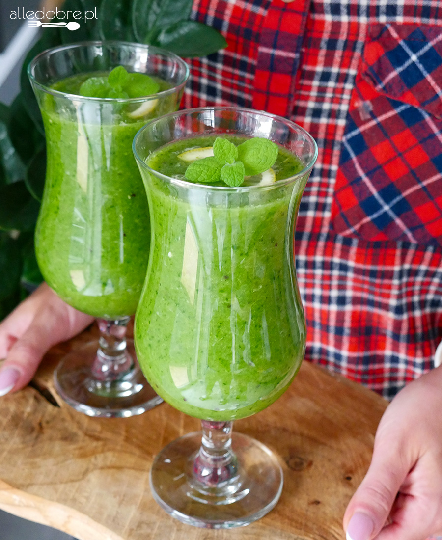 Zielony koktajl ze szpinakiem