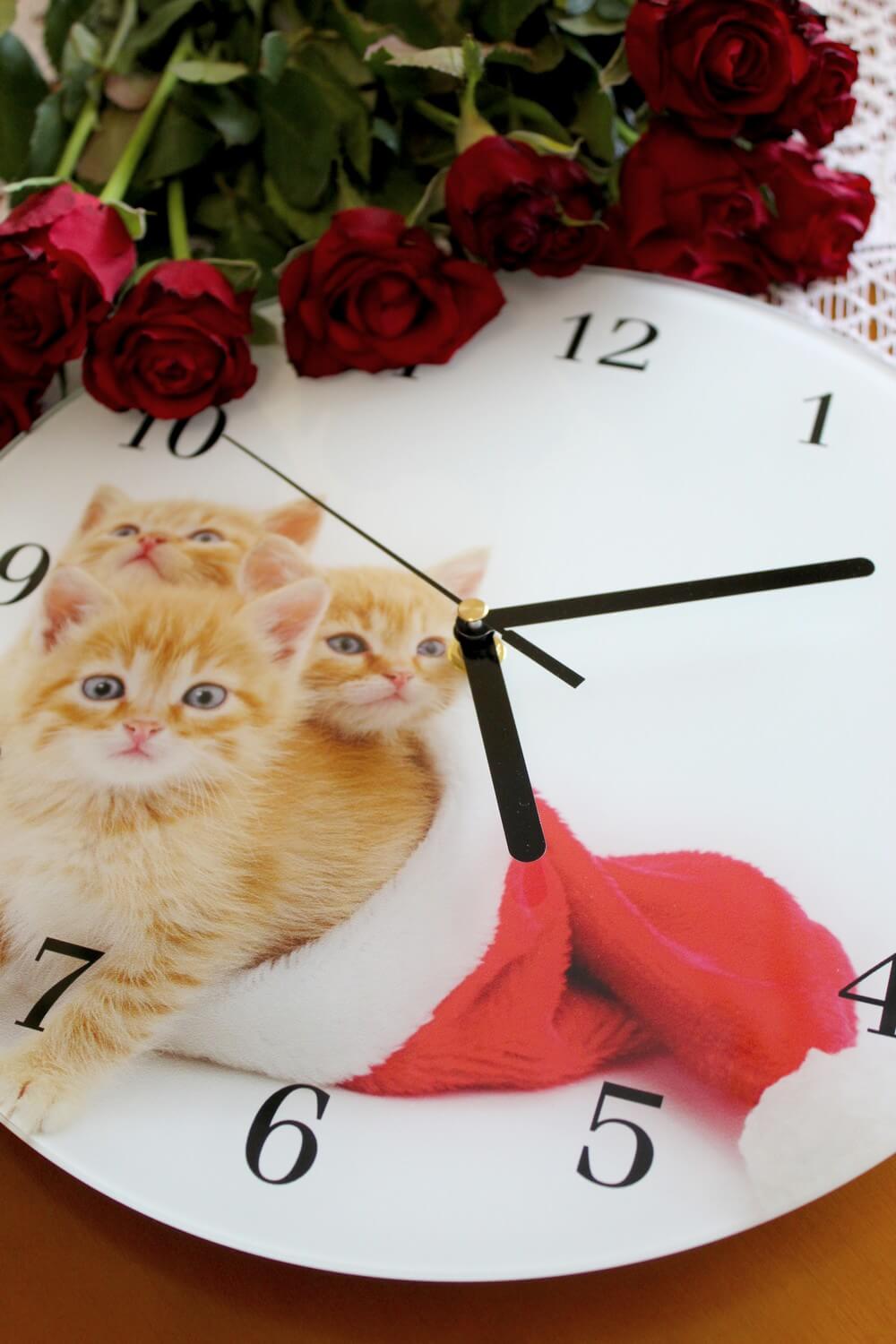 Dlaczego warto wybierać szklane zegary?