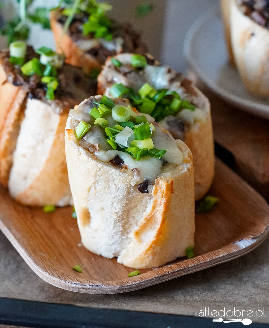 Kominy z bagietki z pieczarkami