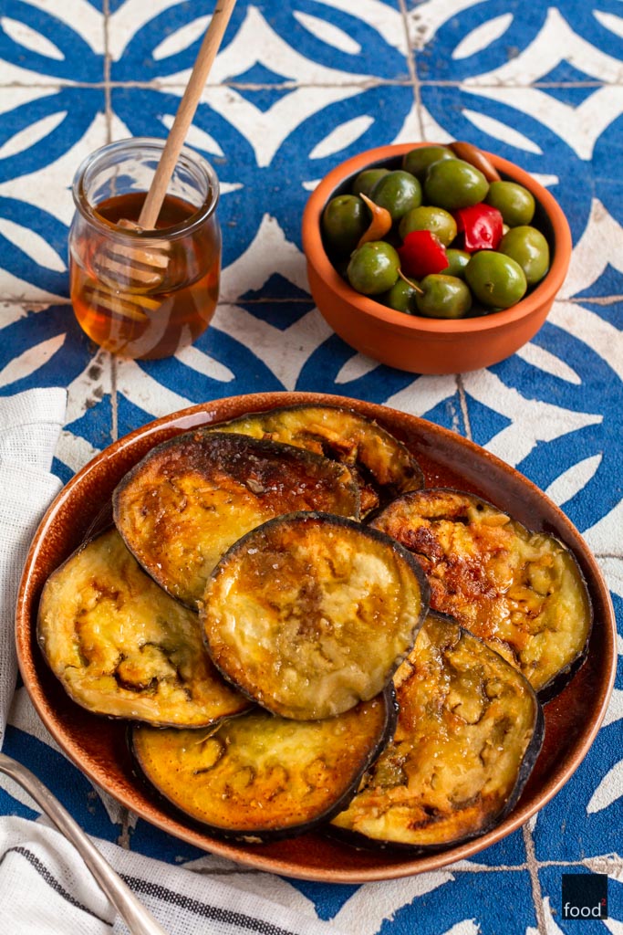 Berenjenas fritas con miel – smażone bakłażany z miodem