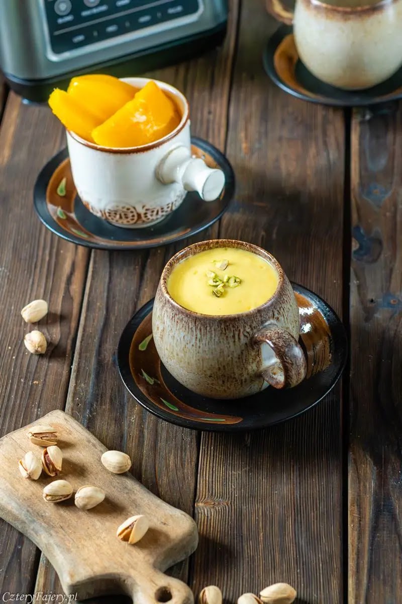 Mango lassi