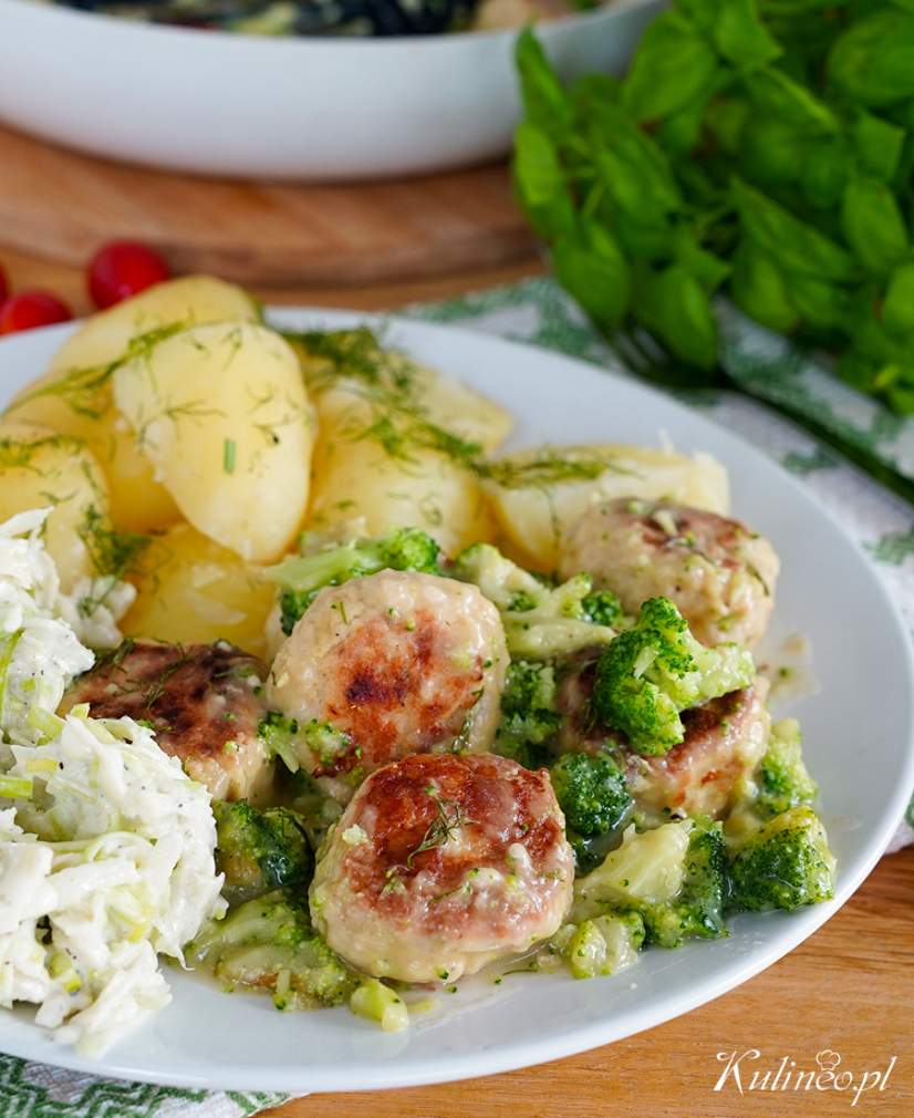 Pulpety w sosie śmietanowo-brokułowym