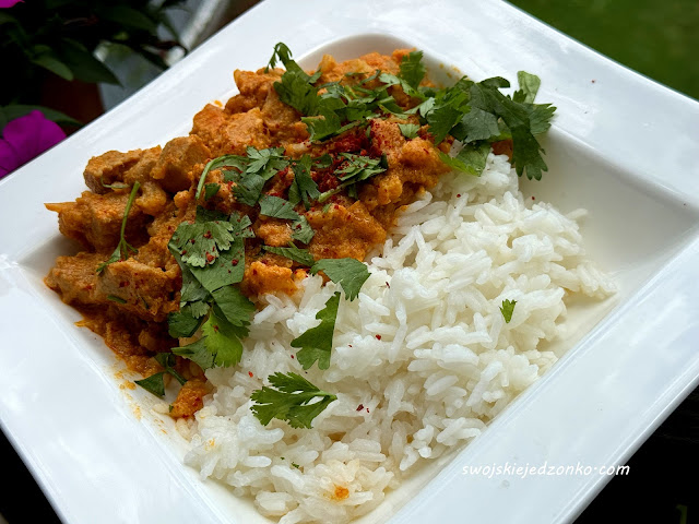 Czerwone curry z wieprzowiną i kalafiorem