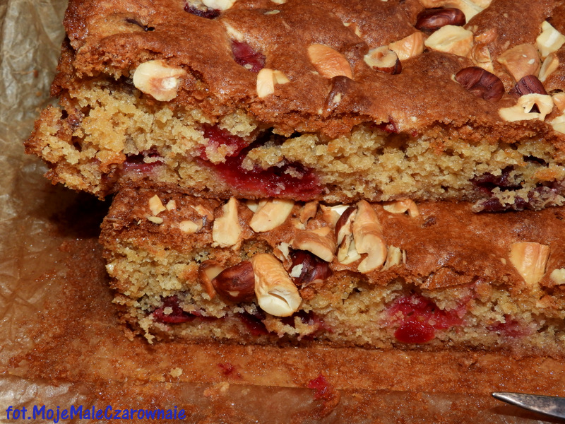 Ciasto z żurawiną i orzechami