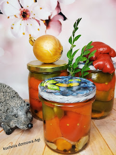 Swojska papryka w zalewie słodko – kwaśnej sałatkowej