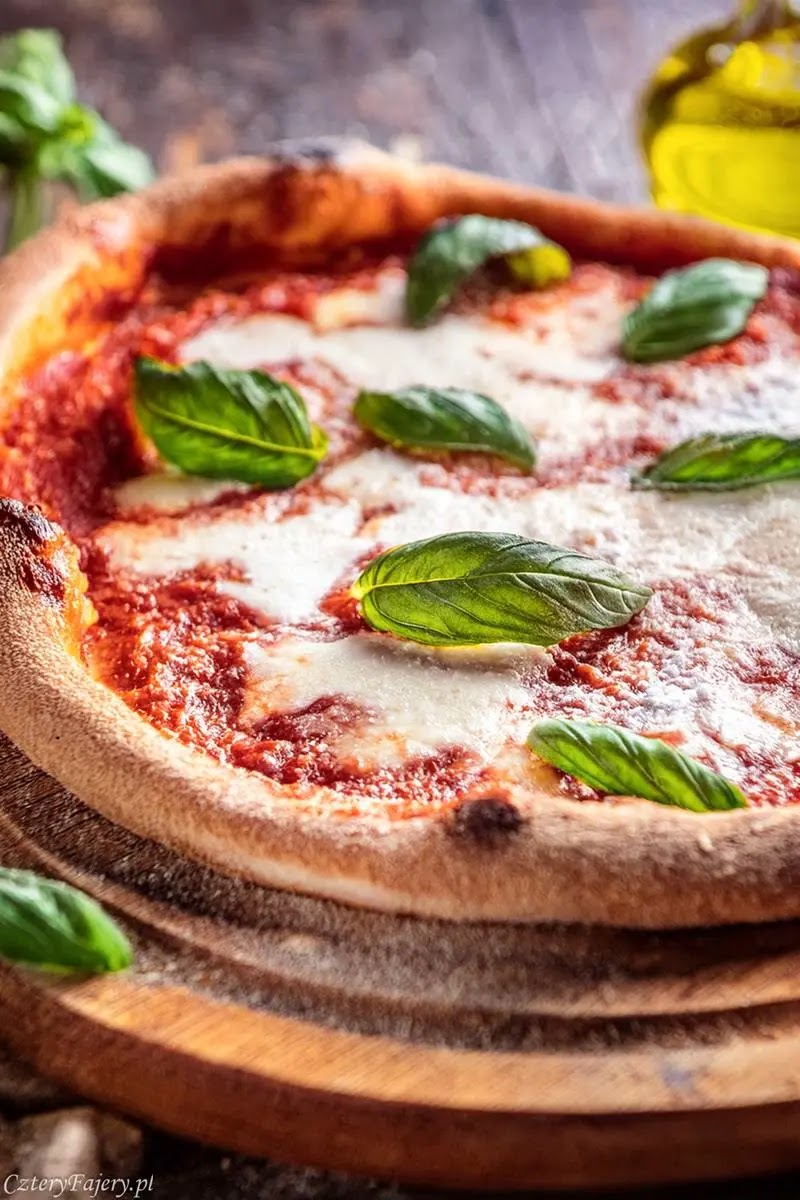 Przepis na ciasto do pizzy – domowa pizza jak z pizzerii