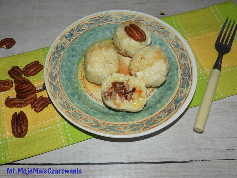 Kluski twarogowe z orzechami – pyzy z orzechami