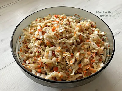 Surówka z kapusty pekińskiej z sosem winegret