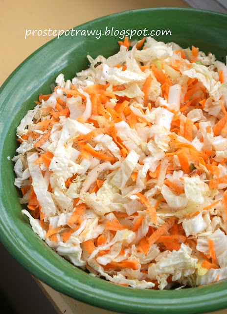 Surówka z kapusty pekińskiej z marchewką