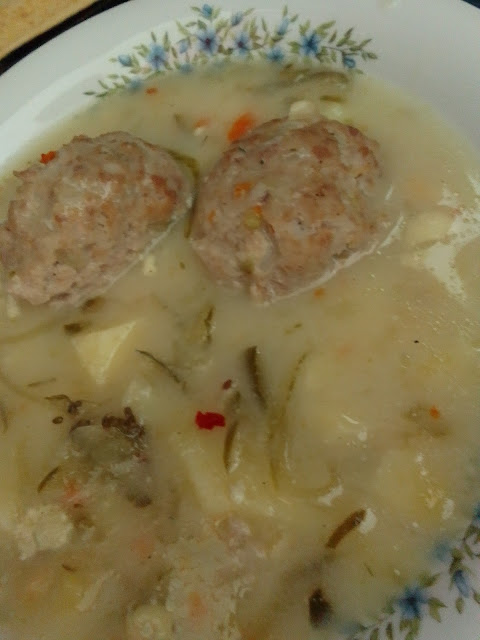 zupa ogórkowa na wywarze z klopsików…