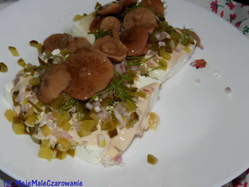 Twaróg z sosem sojowym i grzybkami