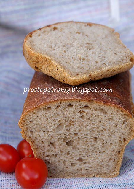 Chleb na zakwasie z tartym jabłkiem