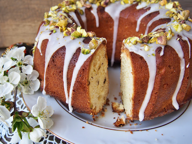 Ucierana babka z pistacjami