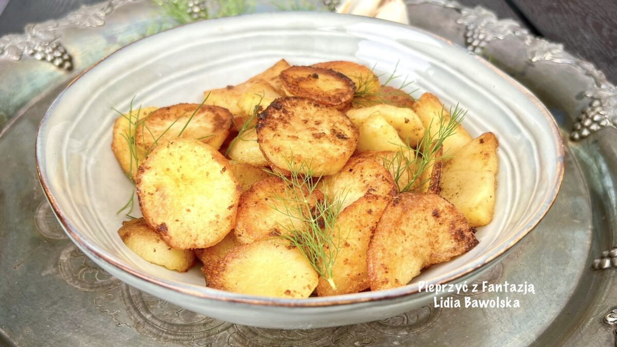 Smażone ziemniaki w talarkach – złociste i chrupiące z patelni