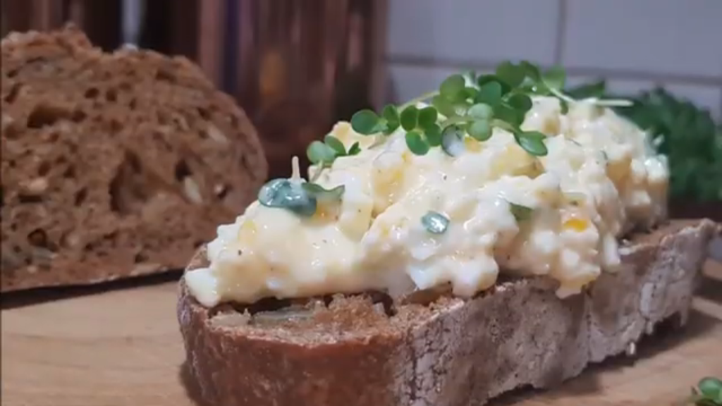 Wiosenna pasta jajeczna z rzeżuchą.
