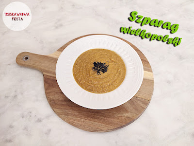 Zupa krem z białych szparagów, batata, marchewki, pietruszki i serc drobiowych