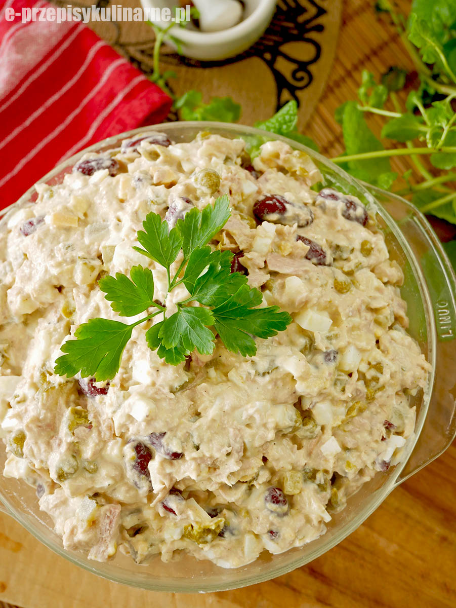 Sałatka z tuńczykiem i fasolą –  pyszna i ekspresowa do zrobienia