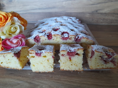 Ciasto z truskawkami na maślance