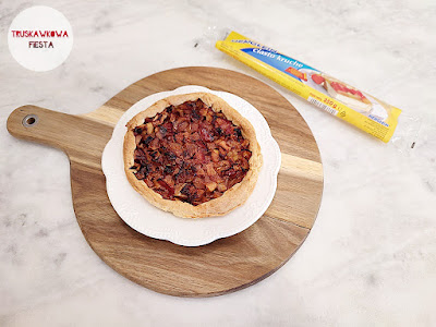 Szarlotka ze śliwką na kruchym spodzie