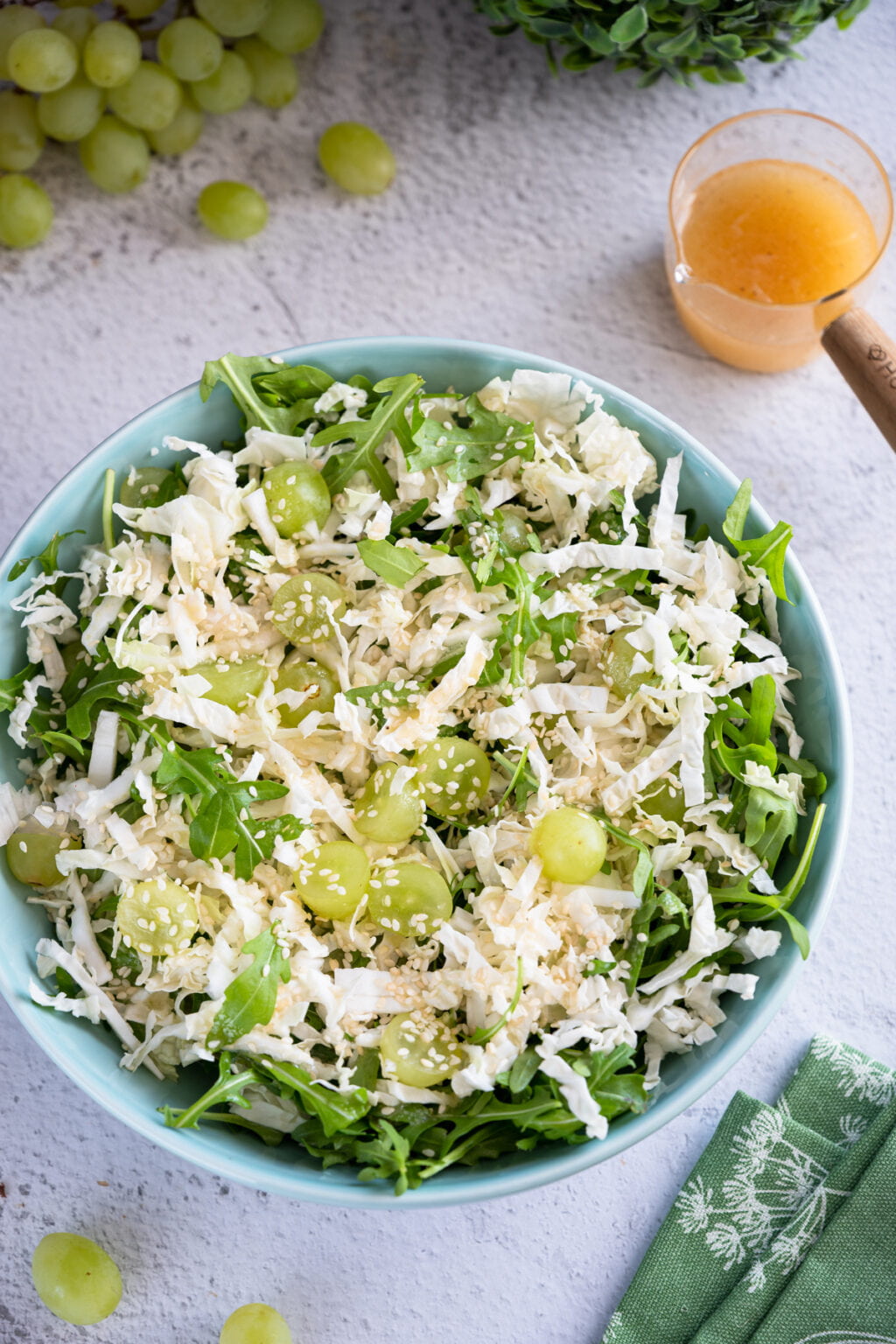 Surówka z kapusty pekińskiej z winogronami