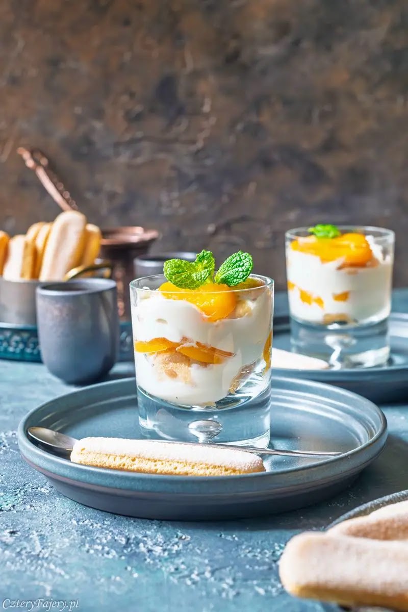 Brzoskwiniowy deser z Aperolem
