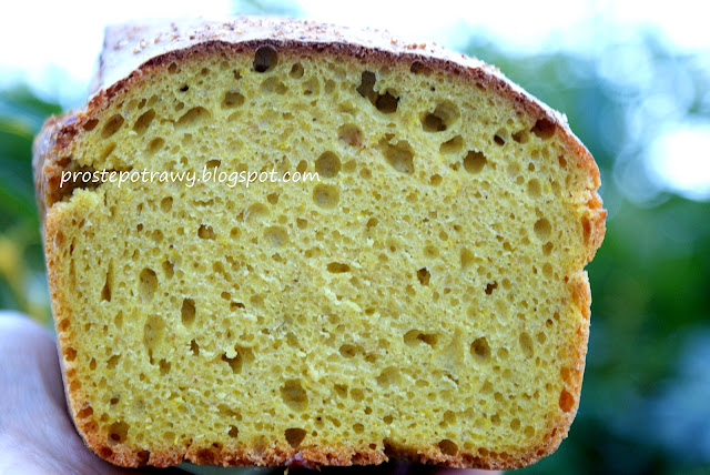 Chleb żytnio-orkiszowy z kurkumą na maślance