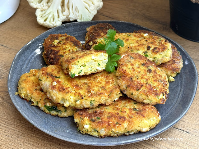 Kotlety jajeczne z kalafiorem i fetą