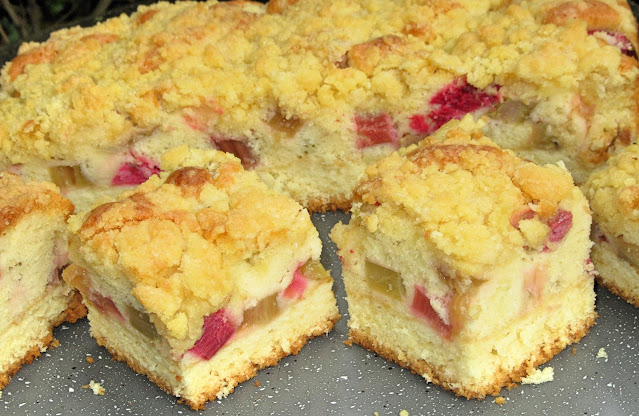 Najlepsze, błyskawiczne ciasto z rabarbarem i kruszonką +FILM