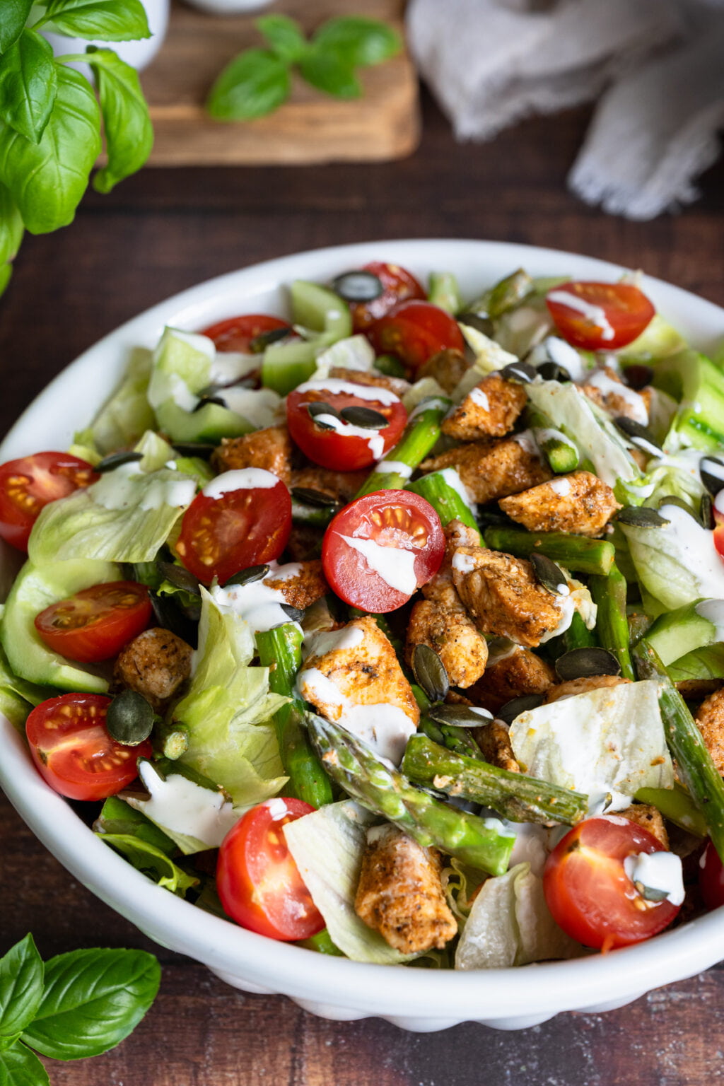 Sałatka z kurczakiem i szparagami