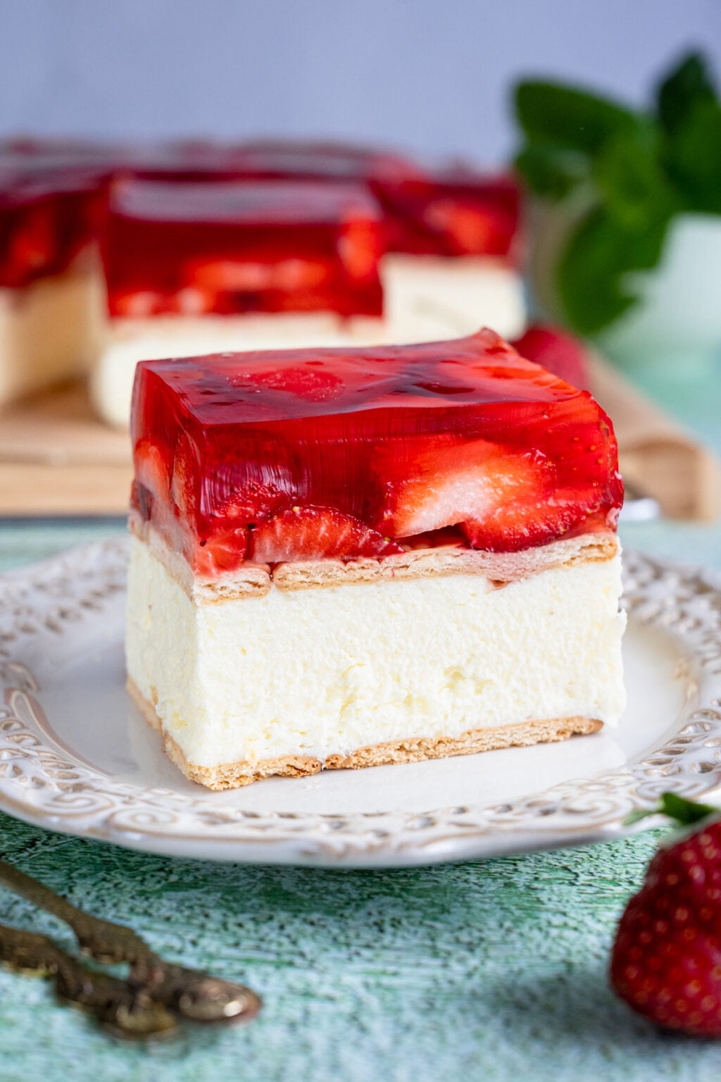 Budyniowiec z truskawkami – bez pieczenia