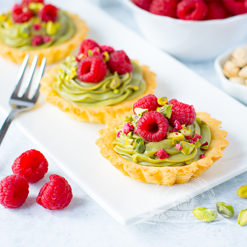 Tartaletki z kremem pistacjowym i malinami