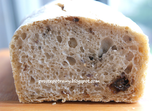 Chleb na drożdżach ze śliwką i melasą