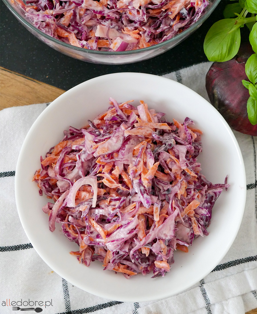Prosta surówka z czerwonej kapusty