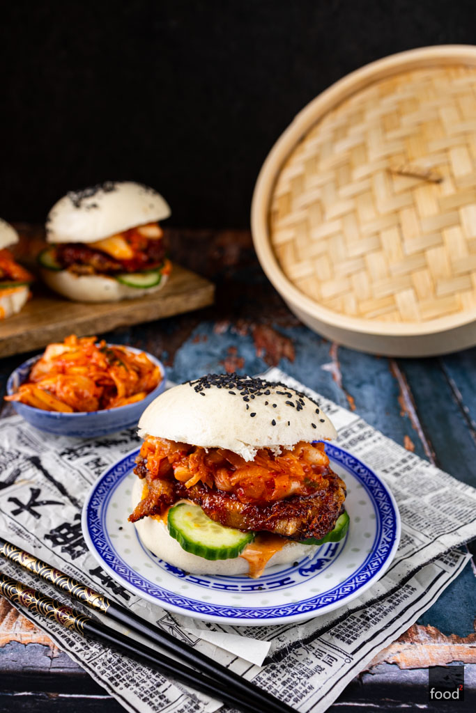 Bao burger z korean fried chicken i kimchi