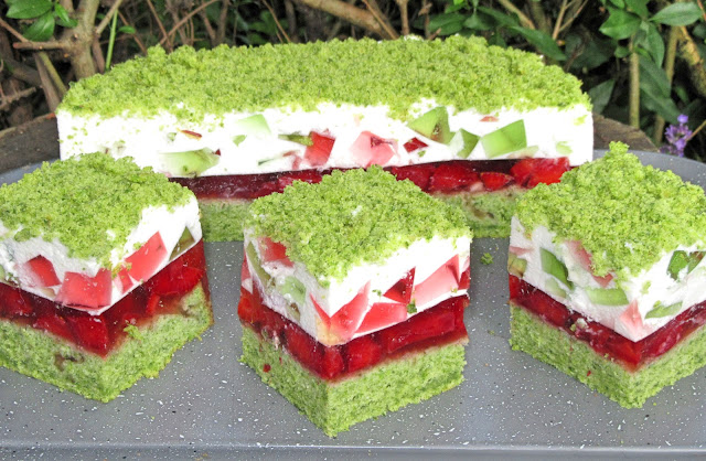 Ciasto LEŚNY SKRZAT/LEŚNY MECH  z truskawkami, galaretkami-pyszne i piękne ciasto +FILM