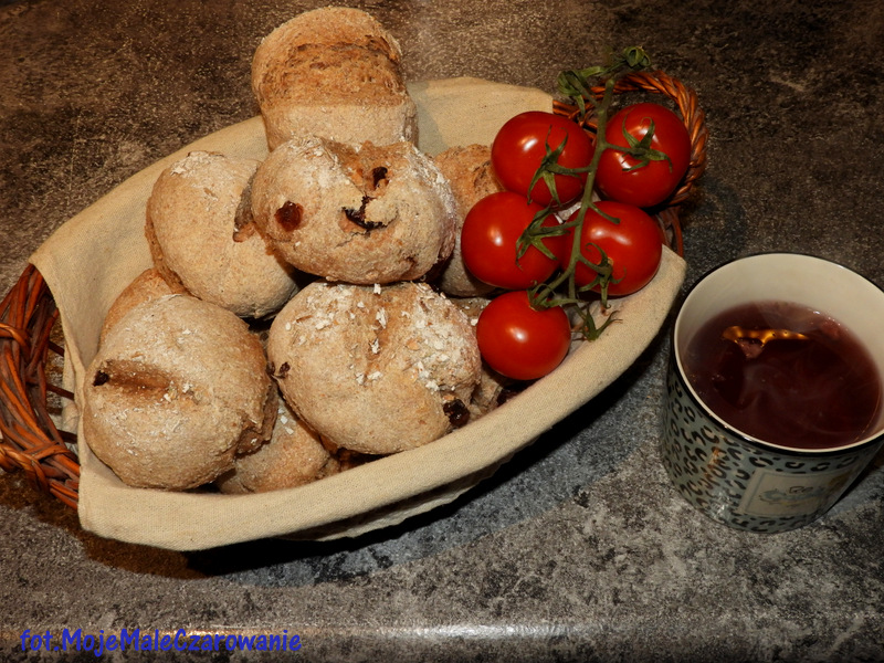 Bułki razowe z żurawiną