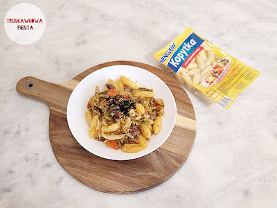 Kapuśniak z młodej kapusty z żołądkami drobiowymi i kopytkami