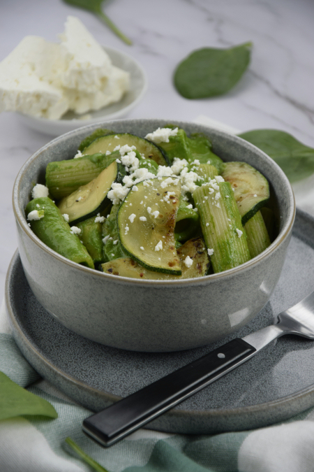 Makaron z pesto szpinakowym i cukinią