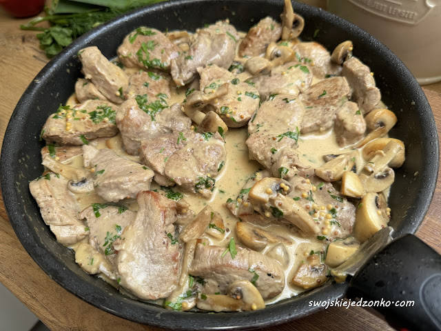 Polędwiczki w sosie musztardowym z pieczarkami
