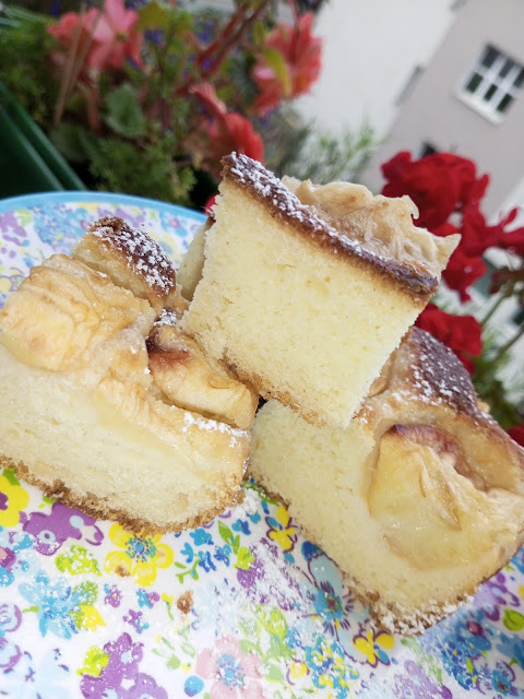 pyszne „leniwe”  drożdżowe ciasto z jabłkami…