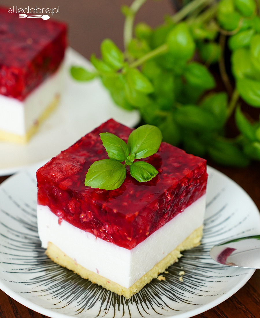 Malinowy sernik na zimno na biszkopcie