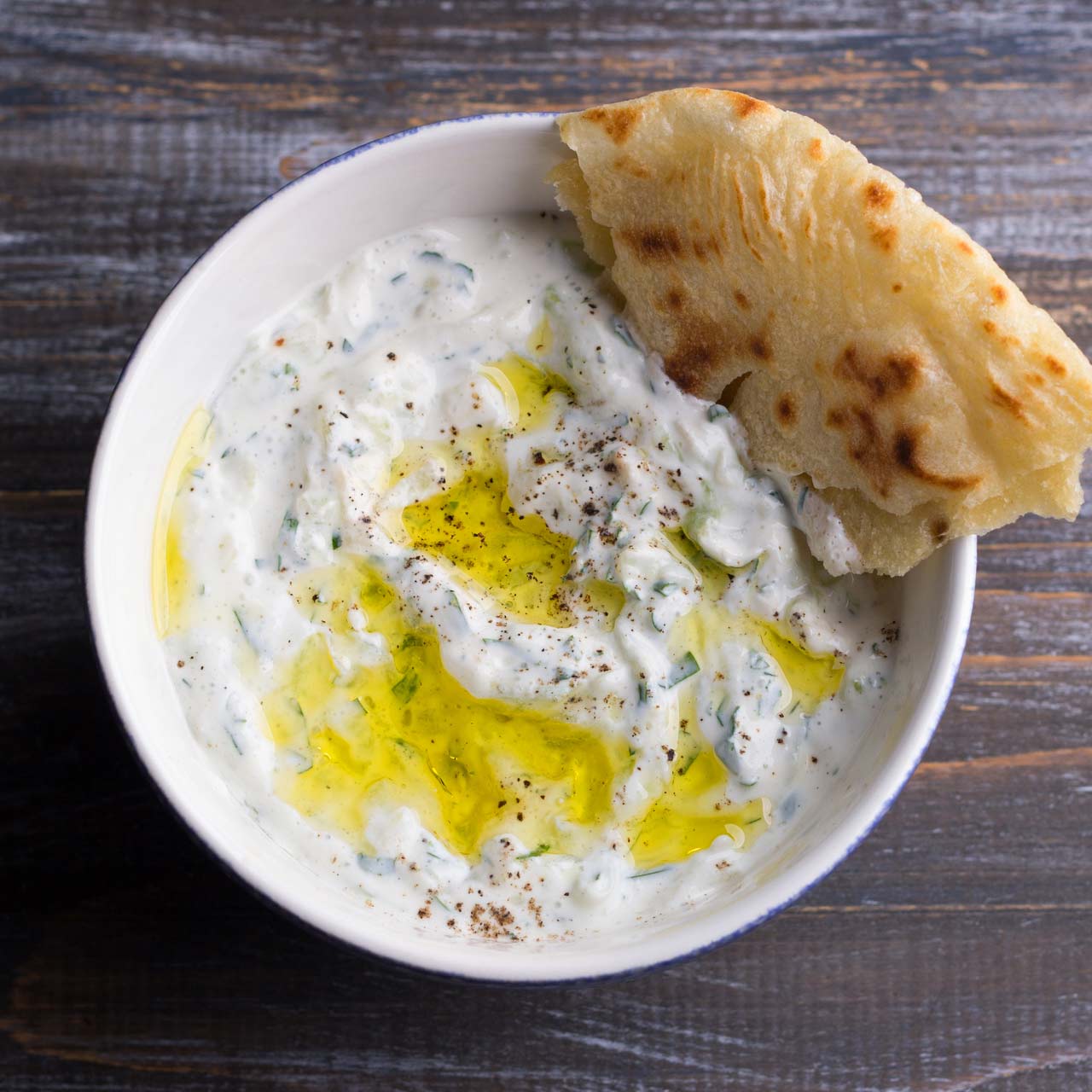 Grecki sos tzatziki – idealny do grilla i warzyw