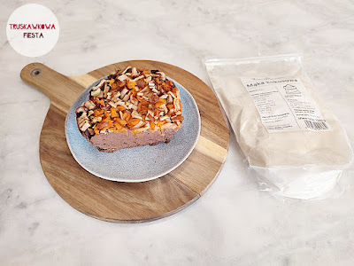 Kokosowe ciasto fasolowe z bananem, gruszką i morelami