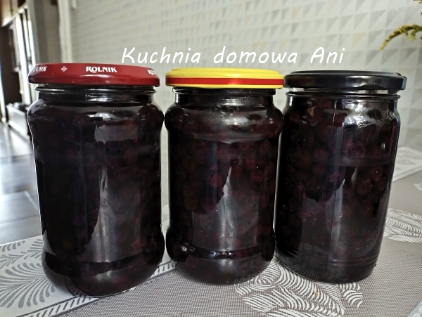 Czarna porzeczka z nalewki w syropie