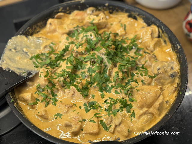 Kurczak w kremowym sosie – szybki obiad